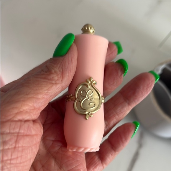 Gold Color Changing Lipstick with Foil Finish New in box - Picture 3 of 4